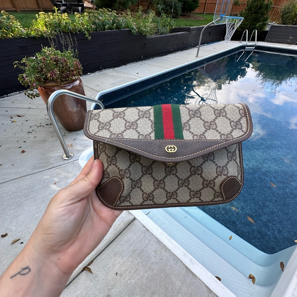 ♥️Gucci Brown Monogram Clutch